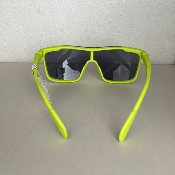 True Religion 100% UV Protection Neon Green Women Sunglasses style TG-TRSUNB2 - Picture 4 of 6